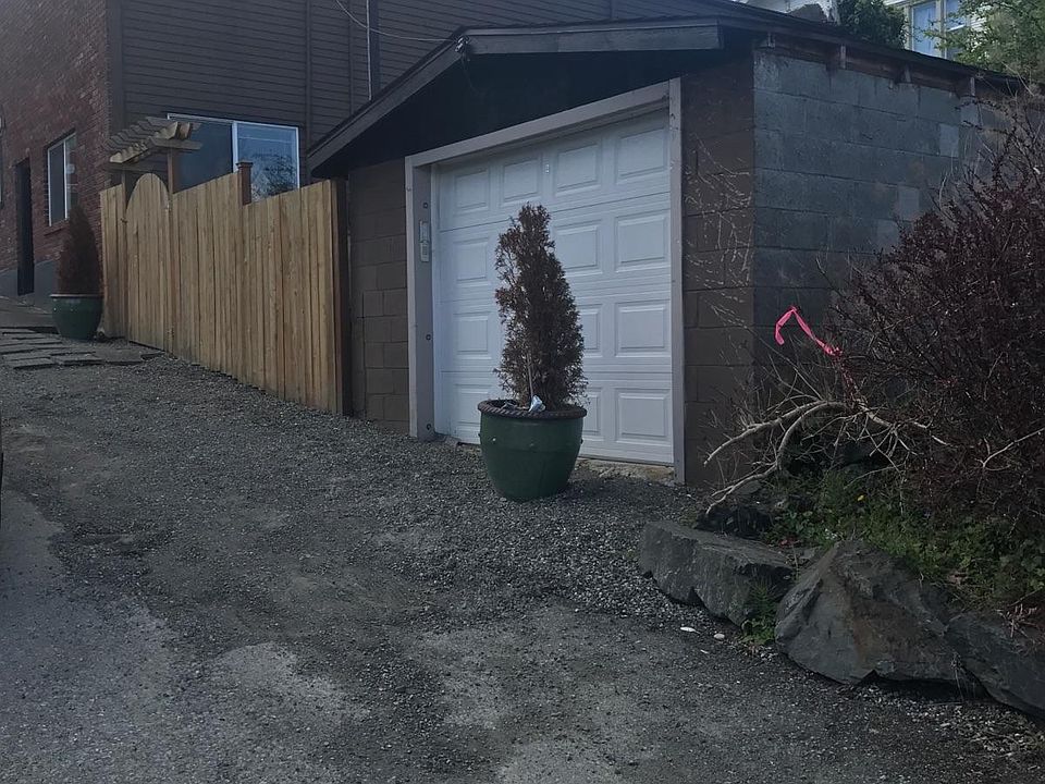 1 car garage & gate to the unit