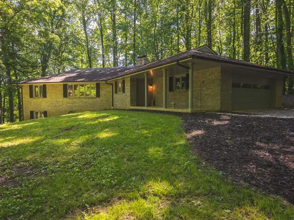 1200 Lakewood Dr, Blacksburg, VA 24060