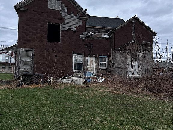 4th image of 219-221 W Main St