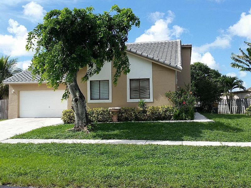 1st image of 5901 Strawberry Lakes Cir