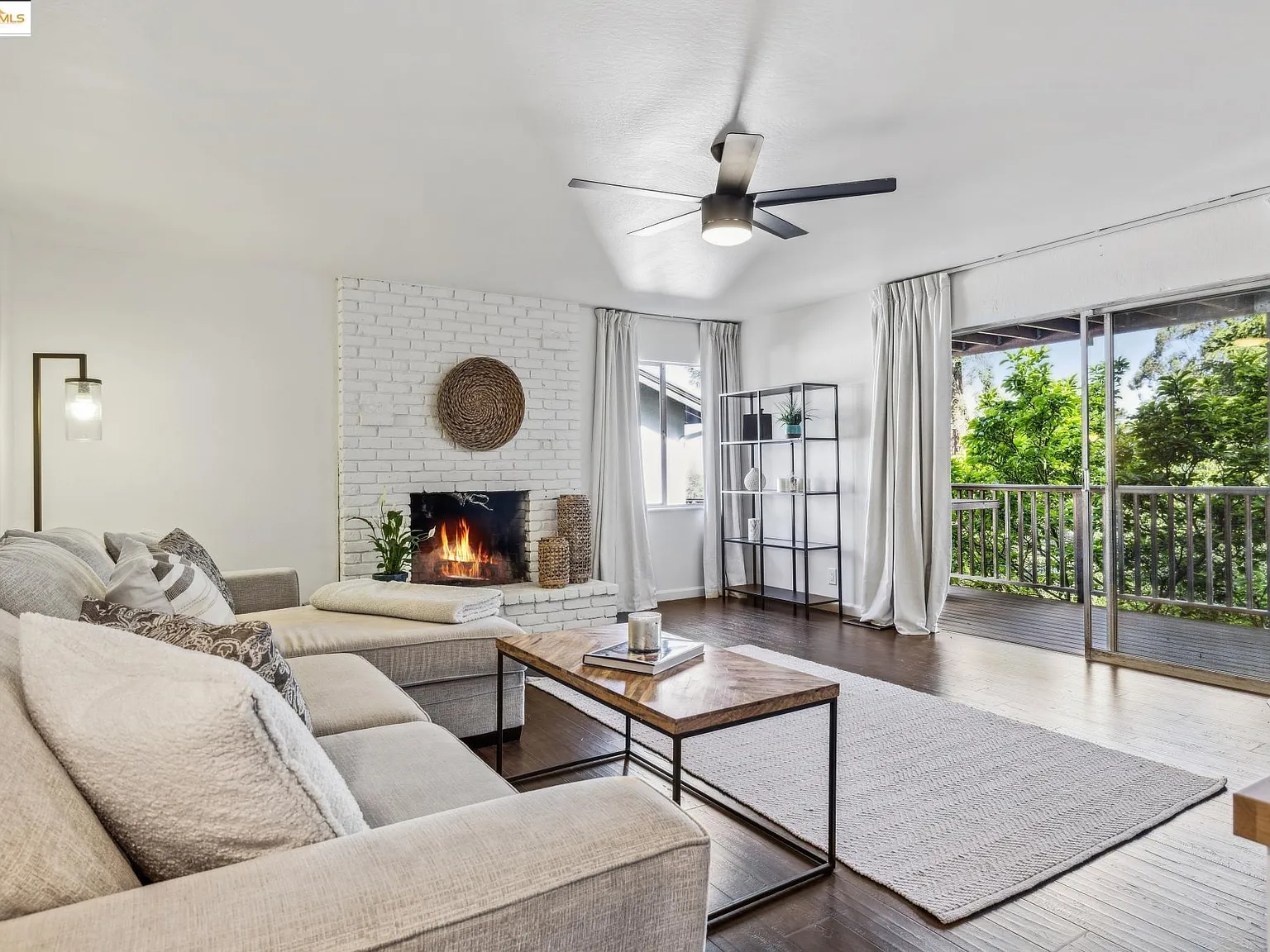 1 bed, 1000 sqft, $2,200 — Photo 1