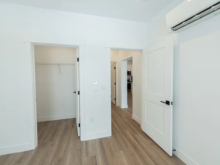 The Midland Apartments — Photo 9