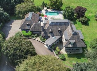 16 Cleft Rock Ln, Woodbridge, CT 06525