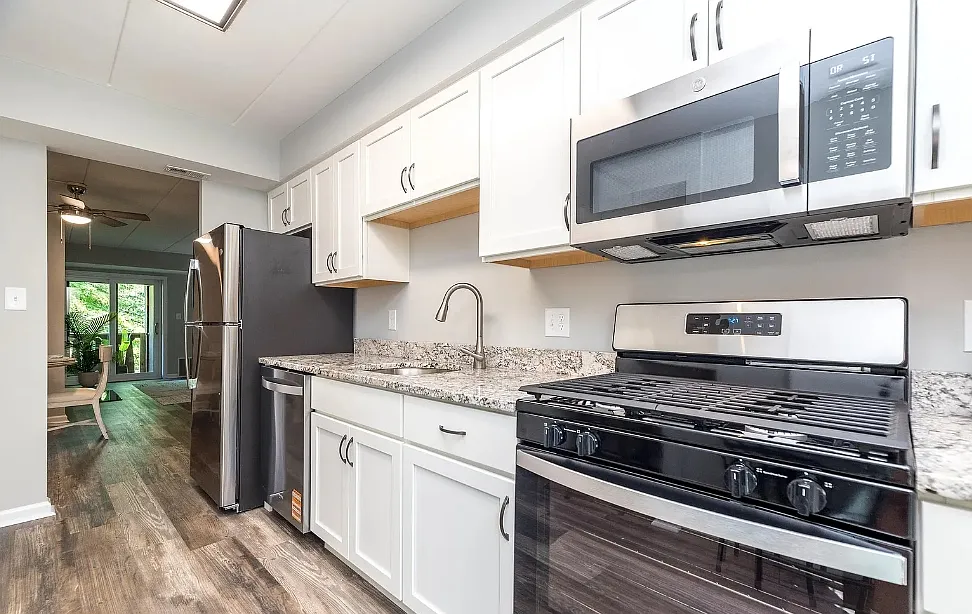 2 bed, 990 sqft, $1,170 — Photo 1
