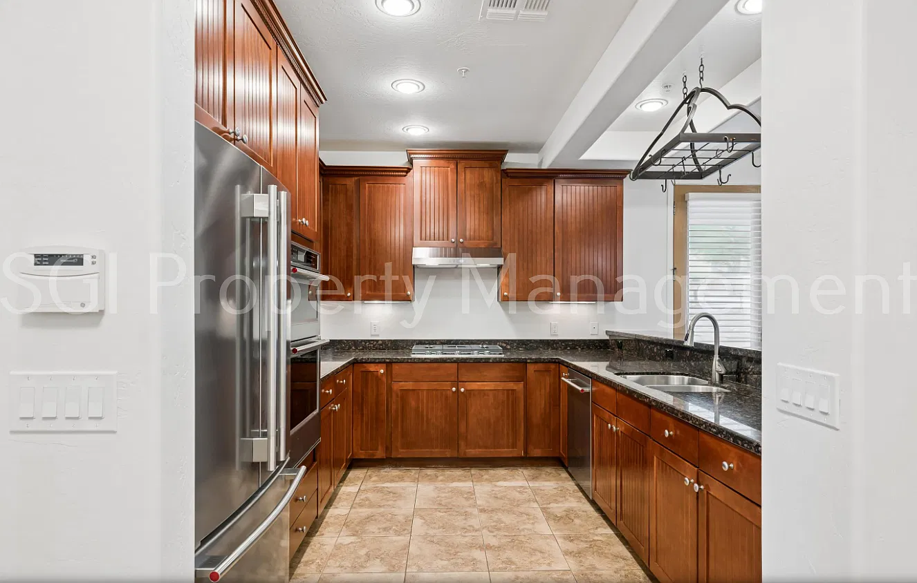 Resort style ground level unit in exclusive Scottsdale community — Photo 4