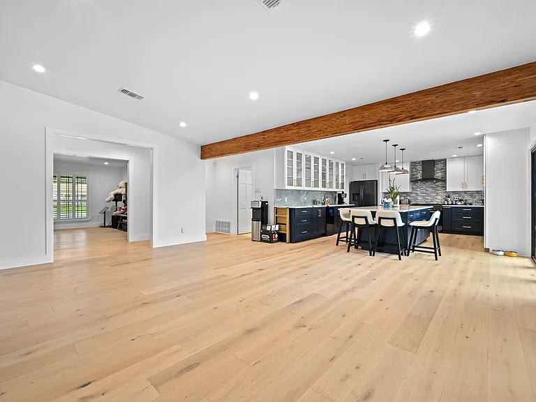 4805 Greystone Dr — Photo 6