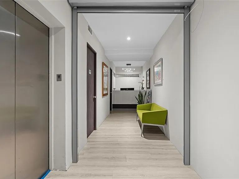 301 Gallardo Office #M — Photo 19