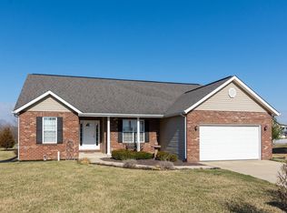 101 Lakeside Ct, Waterloo, IL 62298