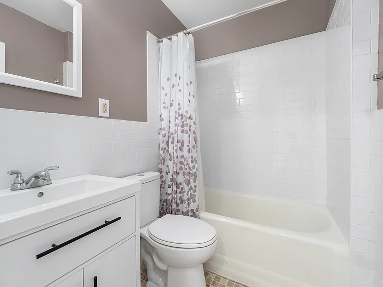141 N Bleckley Dr — Photo 7