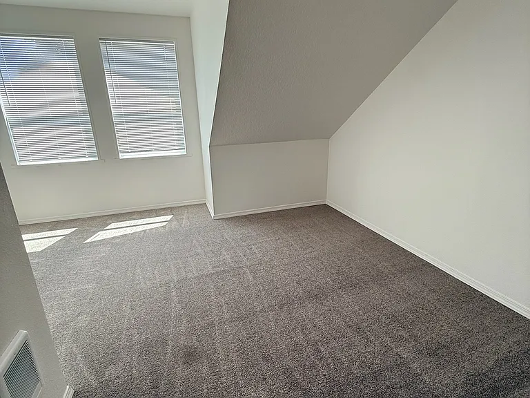 519 NE Webster St — Photo 17