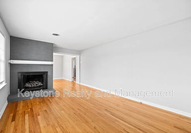 1319 Fort Campbell Blvd — Photo 3