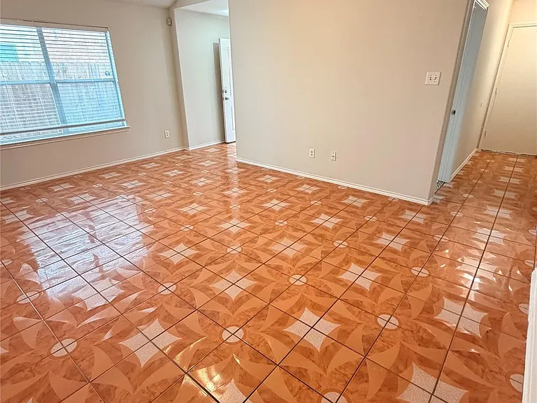 1418 Carolina Grove Ln — Photo 3