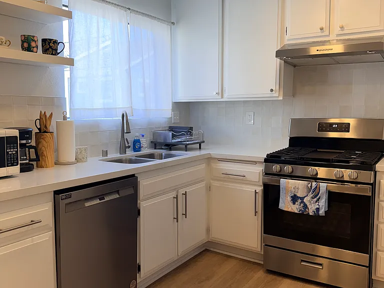 2450 E Del Mar Blvd #36 — Photo 16