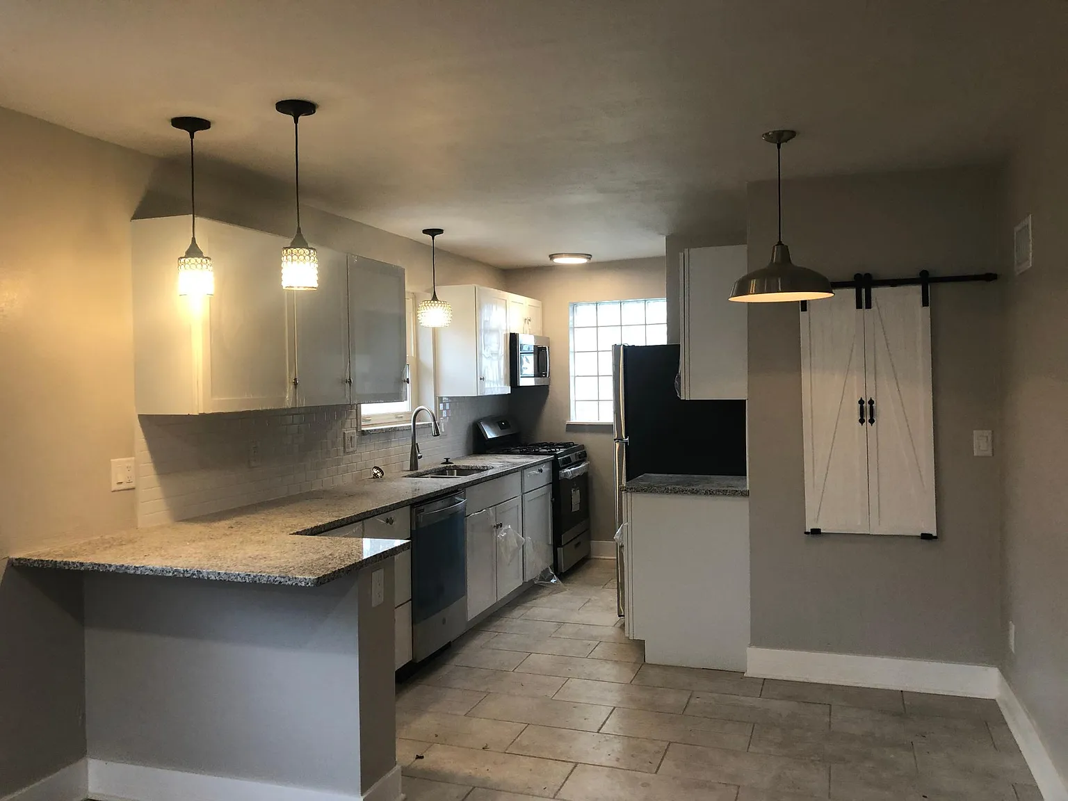 2 bed, 900 sqft, $1,975 — Photo 4