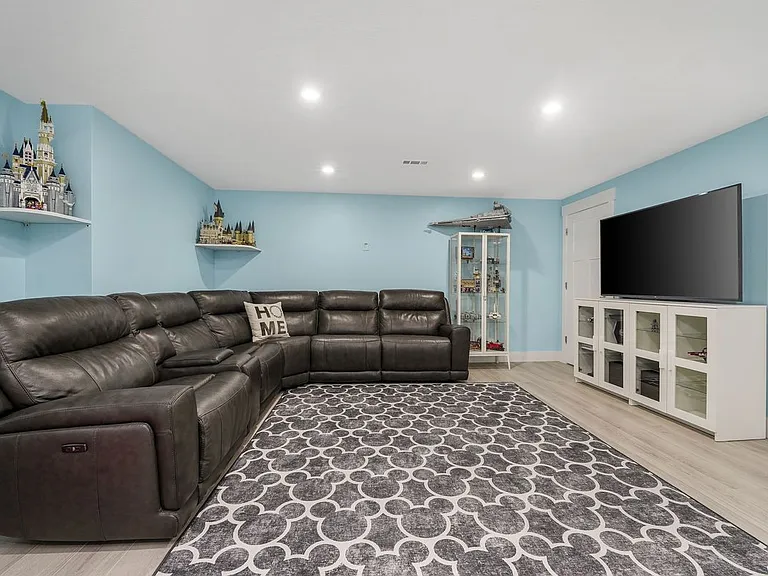 9288 S Castlebury Ct — Photo 2