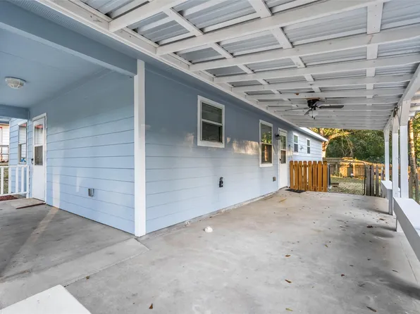 15 Hill Ln, Coldspring, TX 77331