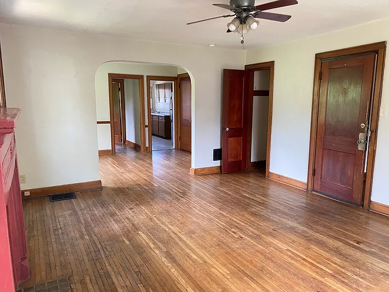 1338 Virginia Ave — Photo 4