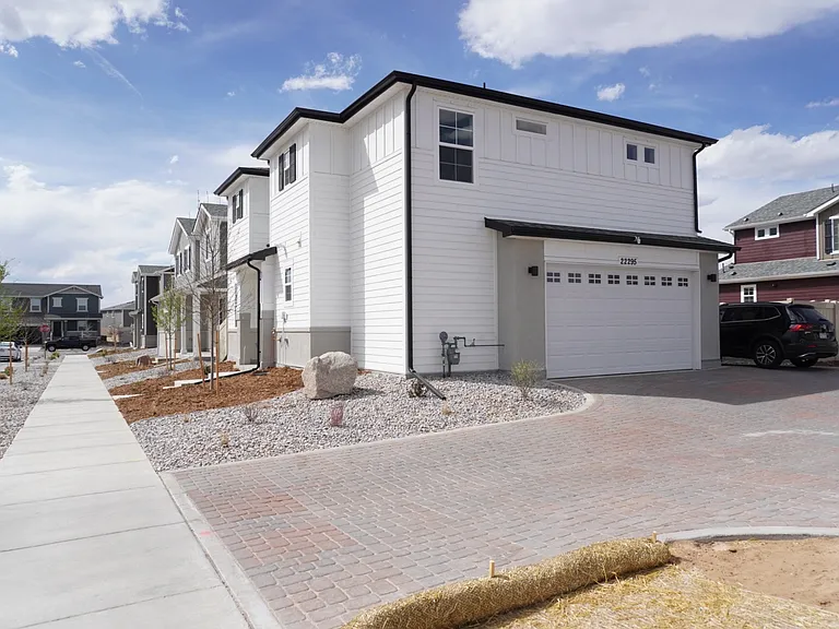 22295 E 39th Ave — Photo 3