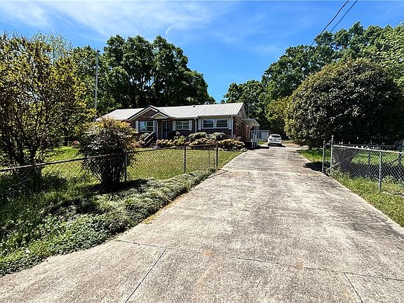 2nd image of 270 Flat Rock Rd