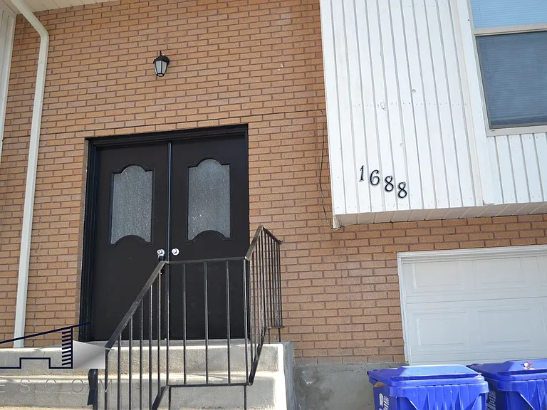 Main St Duplex — Photo 15