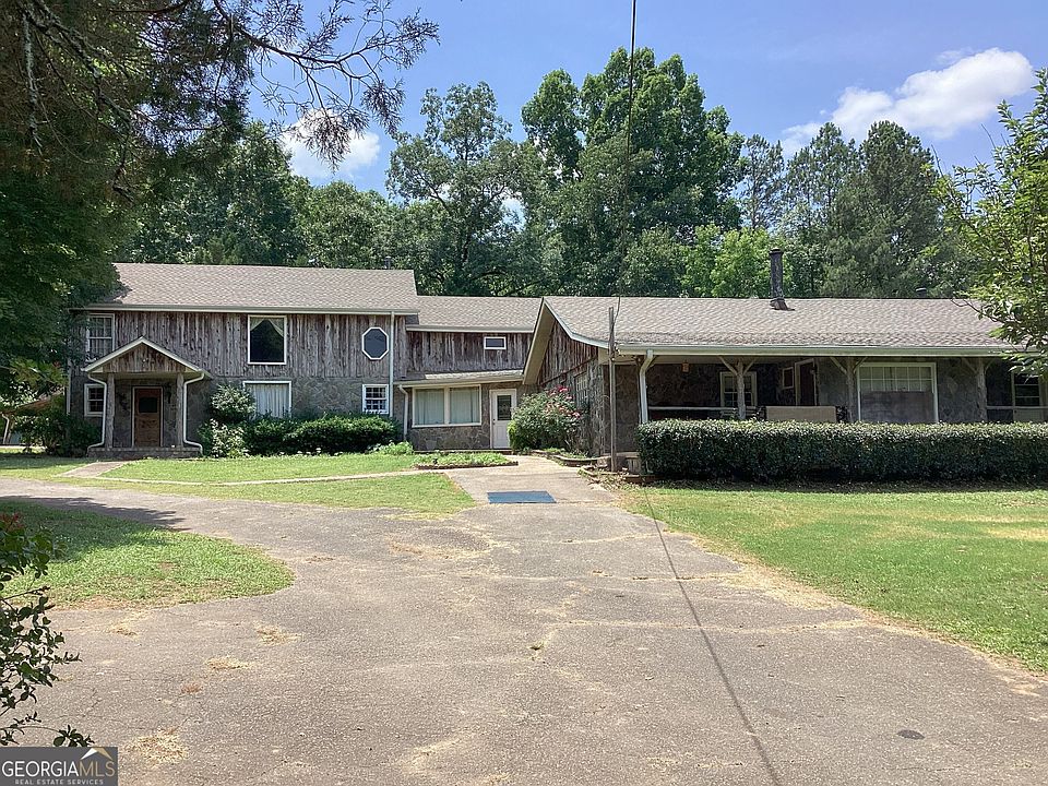 1st image of 220 Ennis Rd