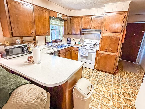 2nd image of 132 Butler St