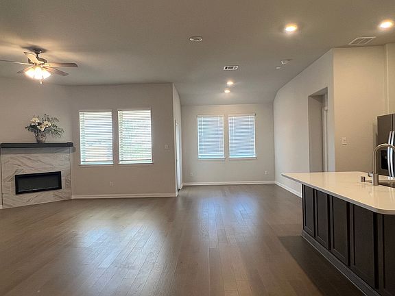 3rd image of 3033 Burwick Ln