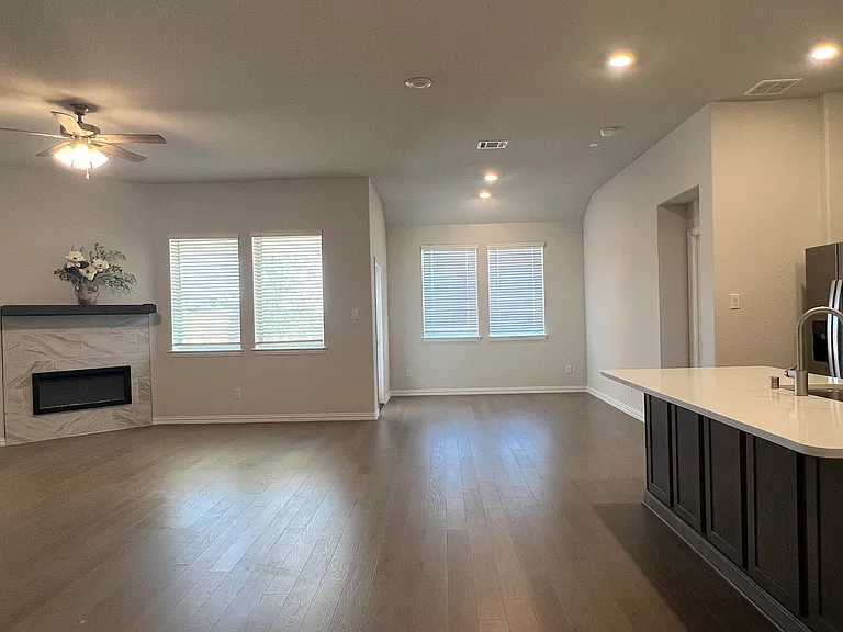 3033 Burwick Ln — Photo 3