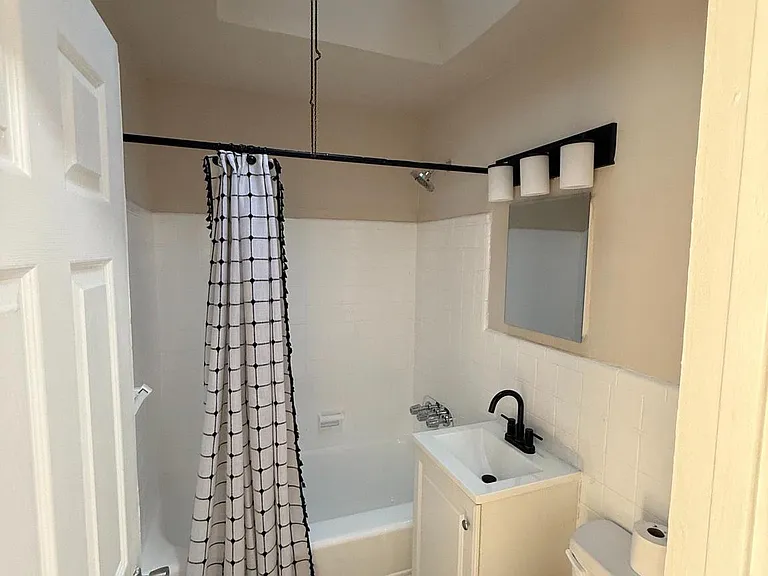 4427 Vista St — Photo 11