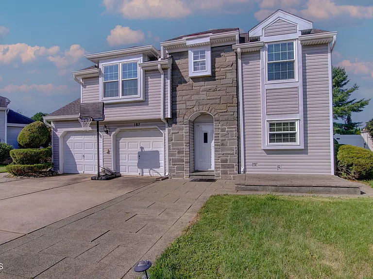 187 Kentucky Way — Photo 1