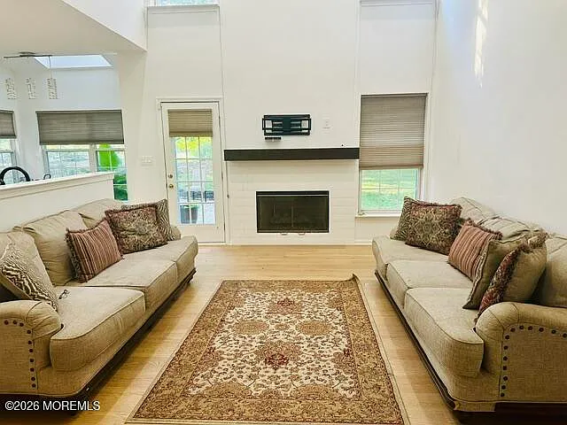 3 bed, 2.5 bath, 1984 sqft, $3,900 — Photo 2