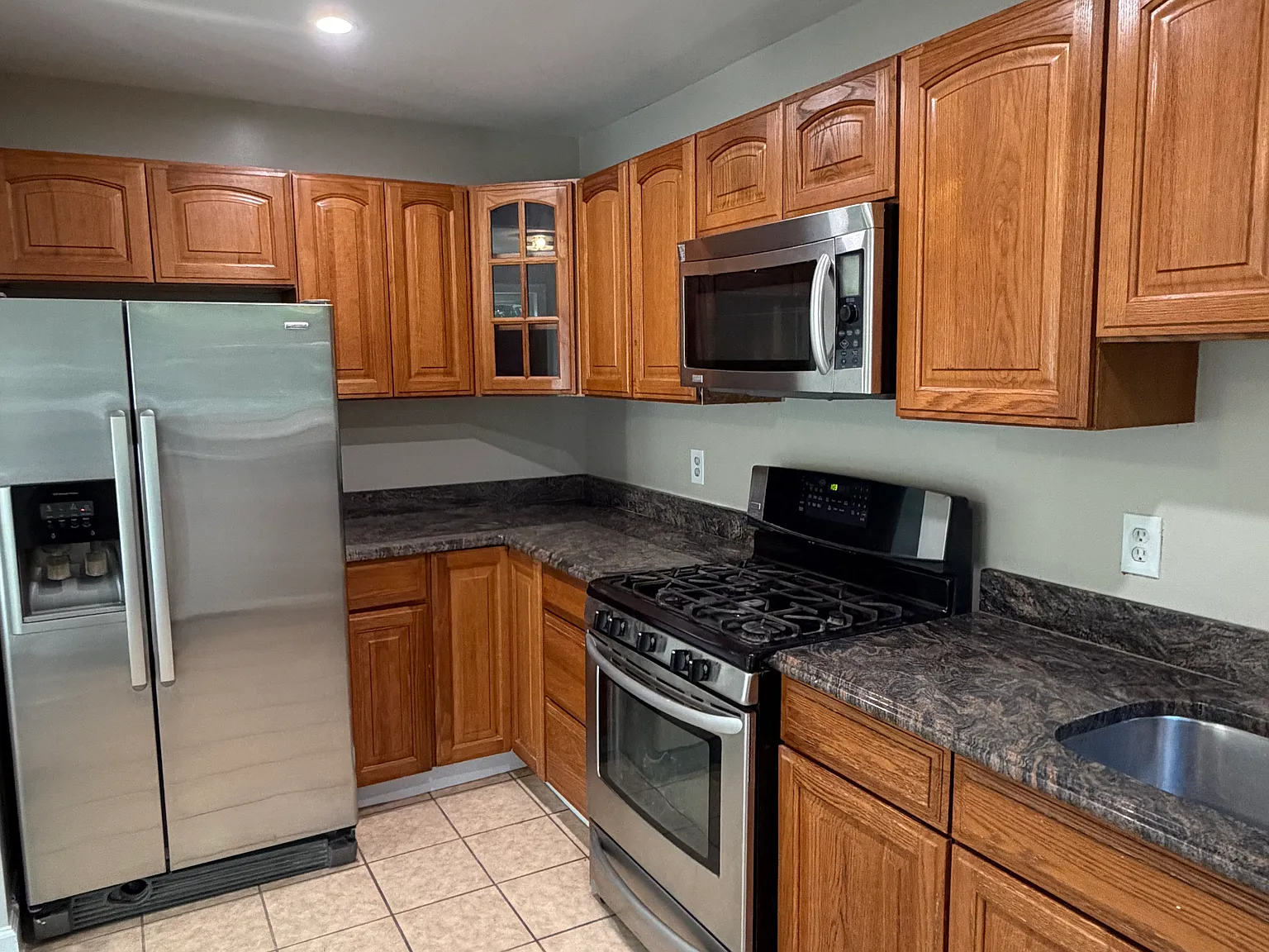 4 bed, 2.5 bath, 1702 sqft, $3,495 — Photo 2