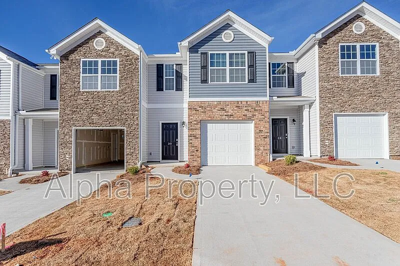 30 Moorlyn Ln
