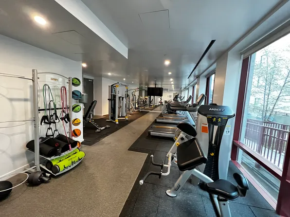 22-22 Jackson Avenue image 5 of 6