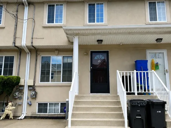 26 Chrissy Ct, Staten Island, NY 10310