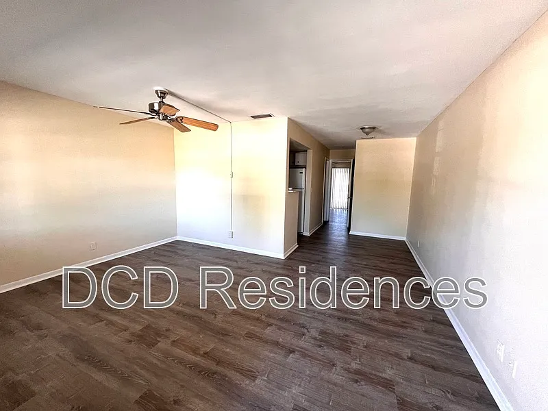 West Bay Apts — Photo 2
