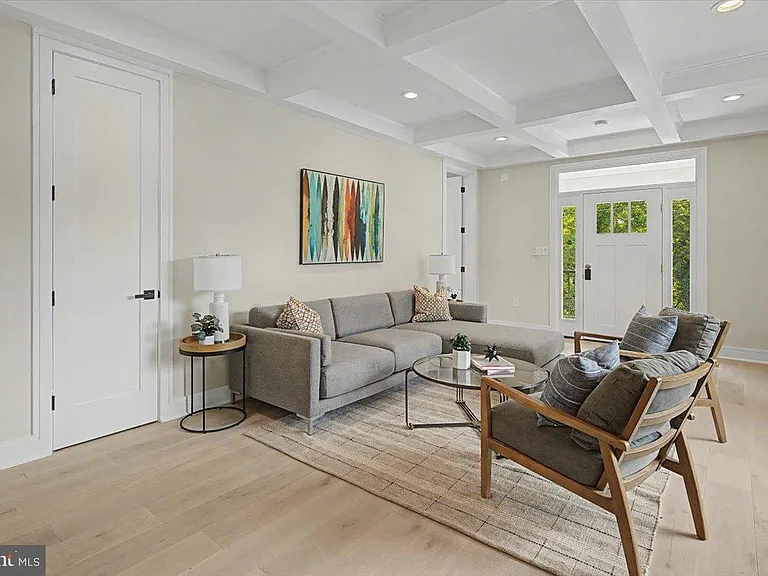2902 Vista St NE — Photo 13