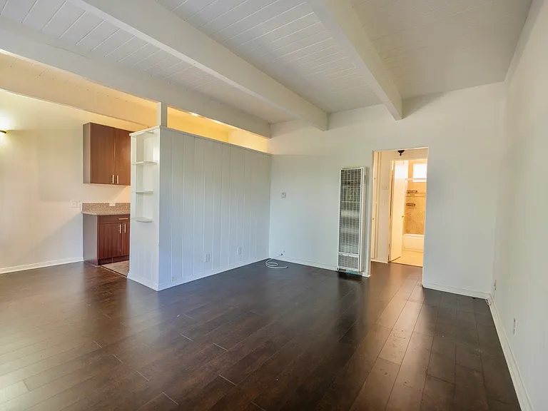 451 S Oakhurst Dr #3 — Photo 2