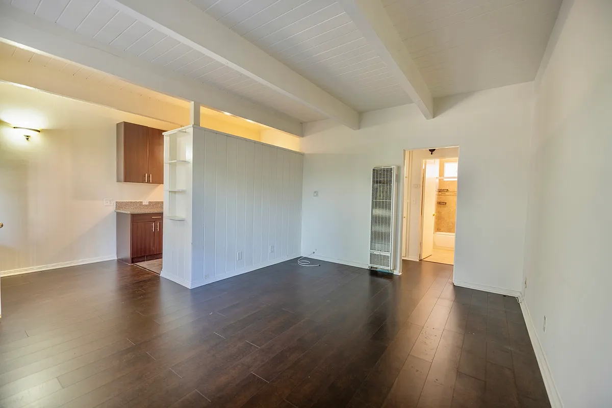 Building Photo - 451 S Oakhurst Dr #3
