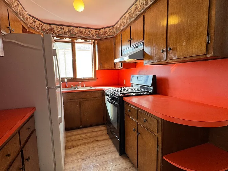 631 Walnut St #2 — Photo 6