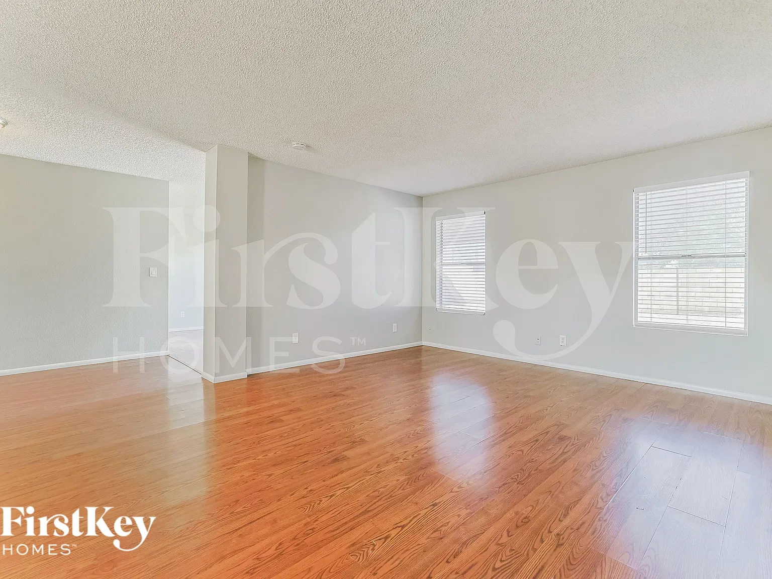 3 bed, 2.0 bath, 1346 sqft, $2,120 — Photo 2
