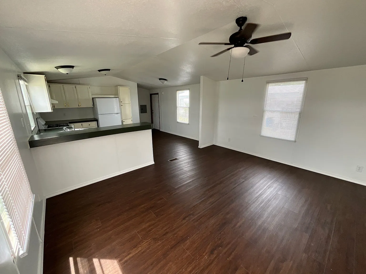 2 bed, 1200 sqft, $925 — Photo 3