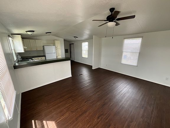 3rd image of 19 Red Plum Rd