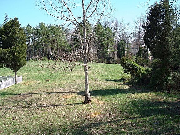 4th image of 429 Glencrest Dr