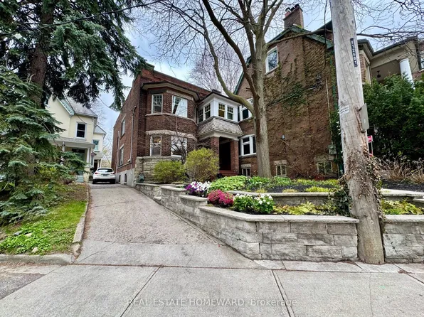 92 Indian Rd, Toronto, ON M6R 2V4