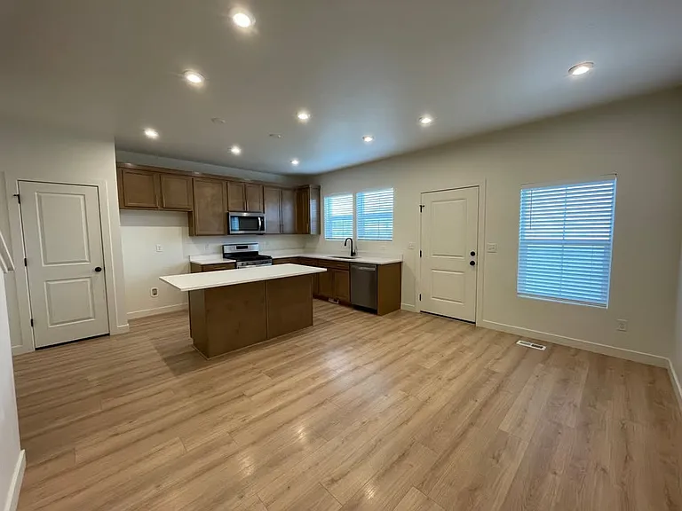 4356 E Hurstbourne Dr — Photo 5