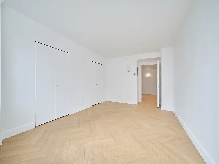160 Riverside Blvd #14S — Photo 17