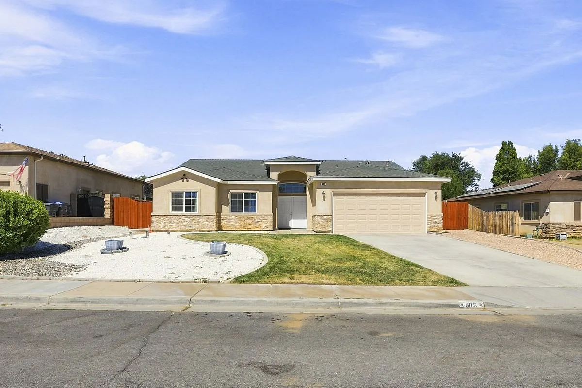 4 bed, 2.0 bath, 2143 sqft, $3,000 — Photo 1