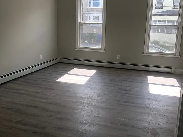 497 Yates St — Photo 7