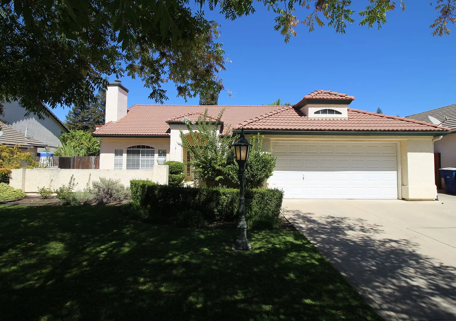 Clovis Home across from a community park — Photo 1